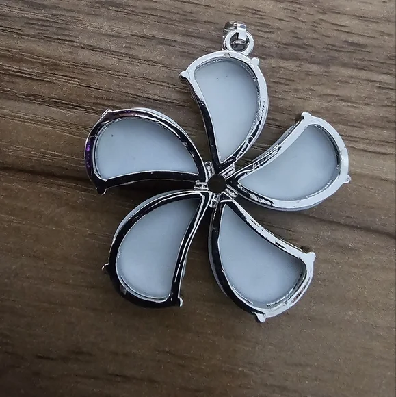 NATURAL Multi-color Abalone Shell Flower Shaped Pendant With Rhinestone - Picture 6 of 7